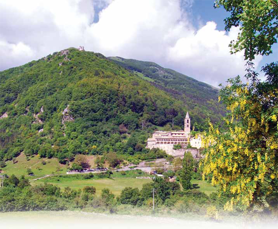 foto san Pietro e la Torre Angioina